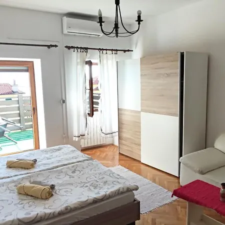 Guest house Ellena Sunshine 2*