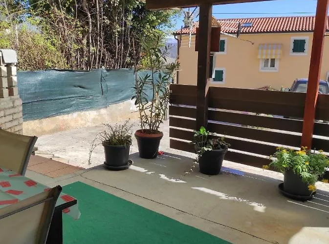 Gostinjska kuća Ellena Sunshine 4*